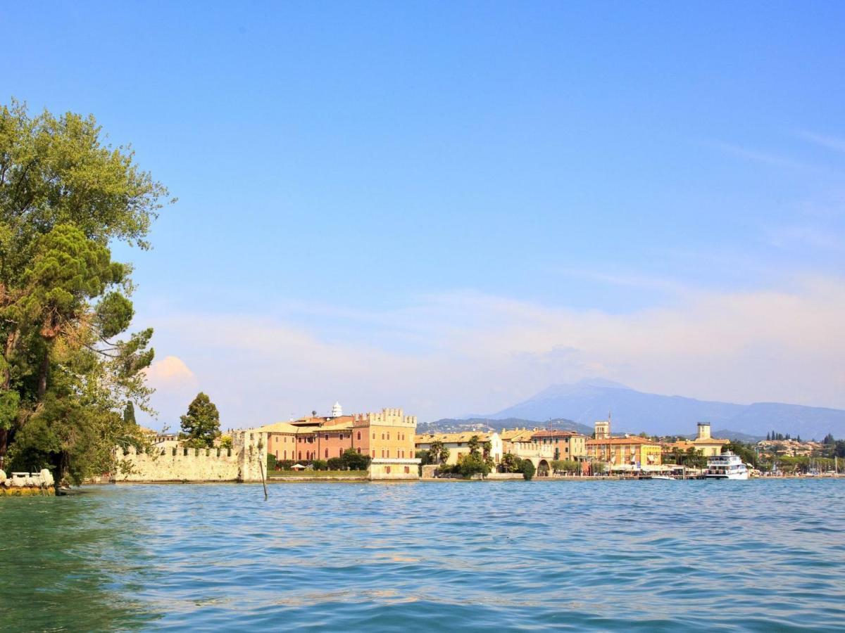 Small Residence Of Only 18 Apartments With Swimming Pool Lazise Exterior foto